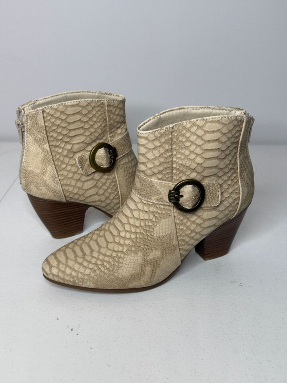 Bare Traps Lucia Ankle Boots Womens 7.5M Cream Reptile Buckle Block Heel Boho